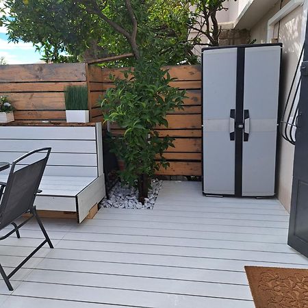 Séduisant studio avec cour privative La Crau Exterior foto